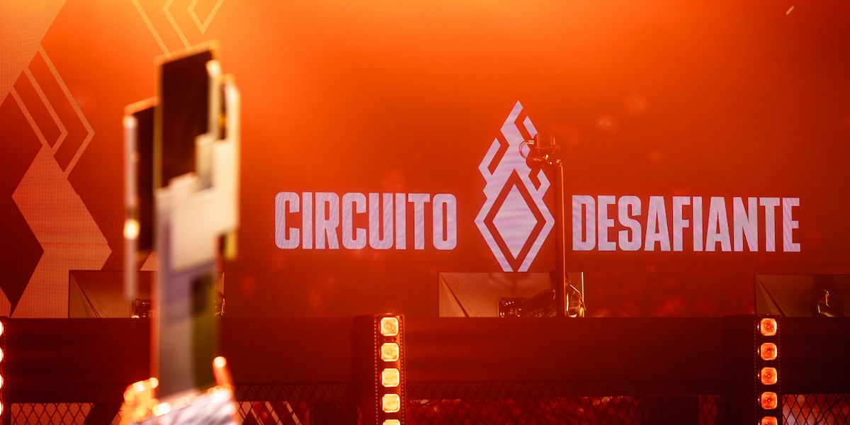 Troféu e logo do Circuito Desafiante na Arena